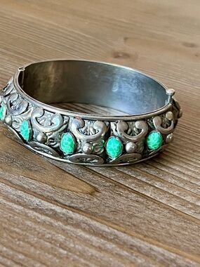 Vtg Italian Alpaca Silver Bangle – Bold Sculptural Cuff w/ Green Glass